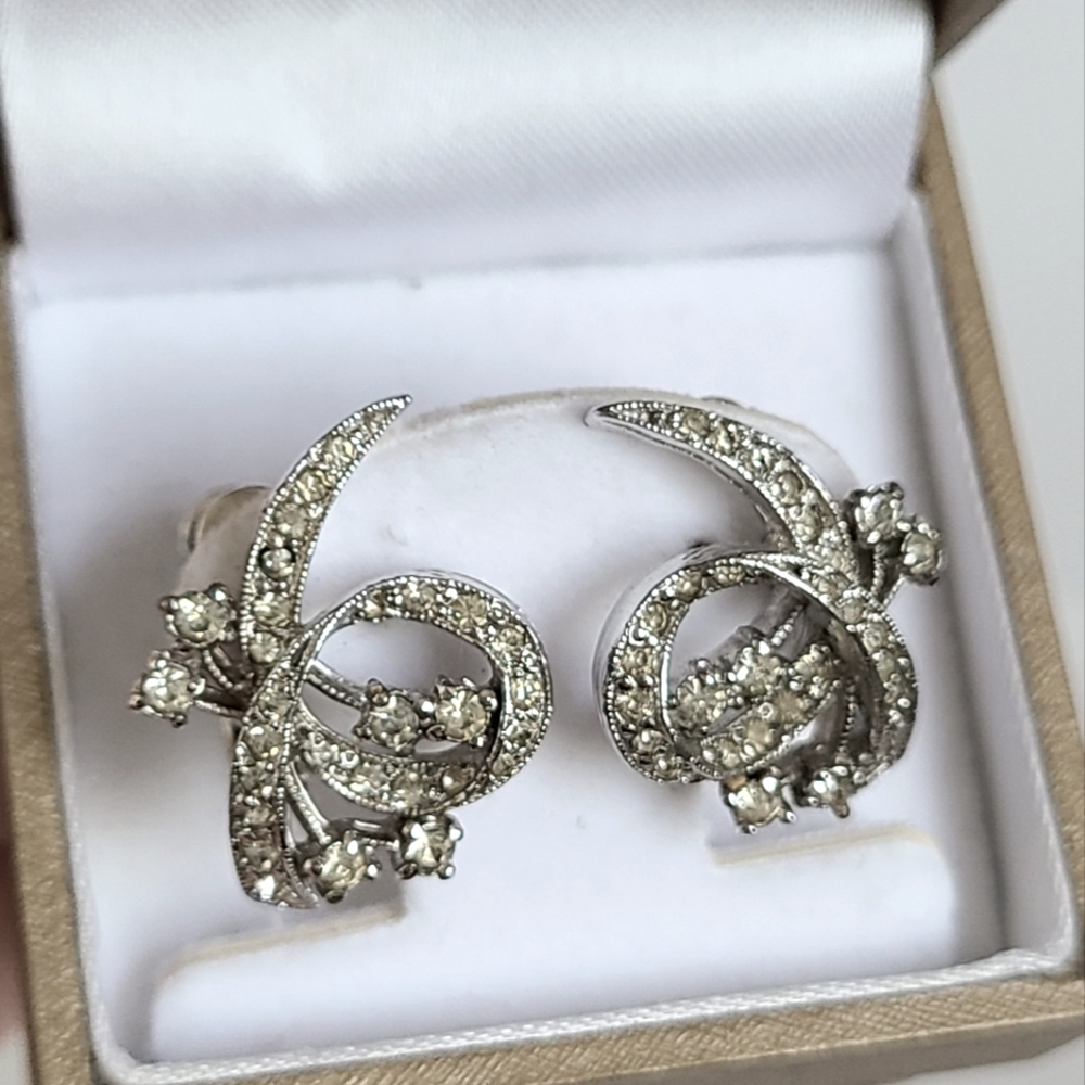 Vintage Silver Plated Crystal Rhinestone Cluster Stud Clip On Earrings